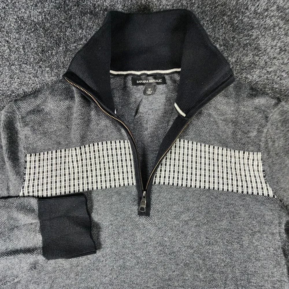 Banana Republic Men's Size M 1/4 Zip Sweater Silk Blended Dark Gray & White‎